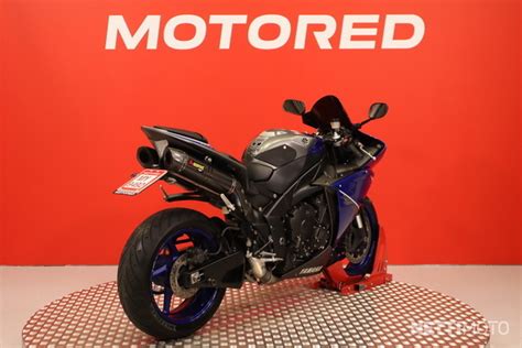 Yamaha YZF R1 Ilmainen Kotiintoimitus Huoltokirja TCS Akrapovic 1