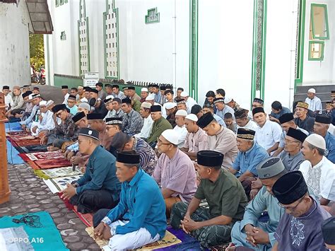 Ustadz Syahrul Ramadhan S Pd I Imami Shalat Serta Khutbah Idul Fitri