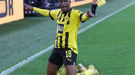 Borussia Dortmund Confirm Youssoufa Moukoko S Syndesmosis Tear Soccer