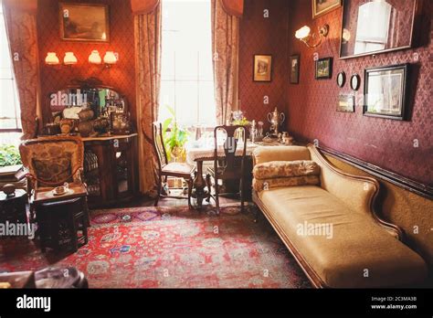 Sherlock Holmes Museum Baker Street 221b Baker Street High Resolution Stock Photography and ...