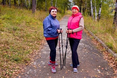 Jak Chodzi Z Kijkami Do Nordic Walking Ycie Seniora