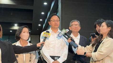 宜蘭太平山遊覽車翻覆事故 張善政趕赴宜蘭探視傷者 政治 自由時報電子報