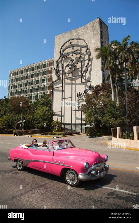 Tourists In An Old American Car In Front Of The Depiction Of Ernesto