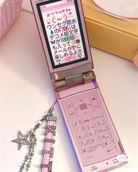 Pin By Retro Coco On Love It In Retro Gadgets Flip Phones