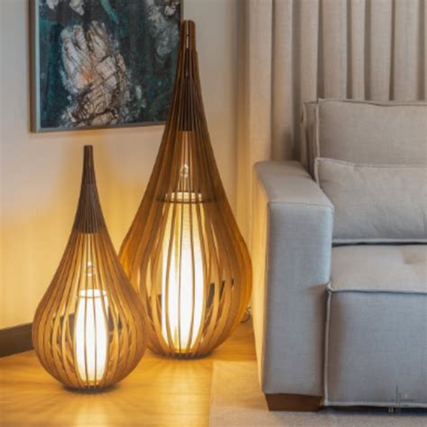 Luminária de Chão Imbuia Elegância para seu Ambiente