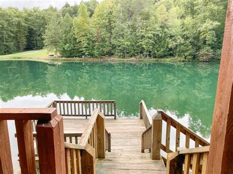 This Gorgeous Lakeside Cabin Is The Perfect Place To Get-Away From It ...