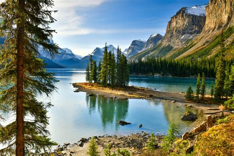 Spirit Island in Maligne Lake, Jasper National Park,Canada - Alidays