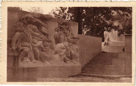 Lyon Monument aux Morts de la grande guerre La mise en batterie à Lyon