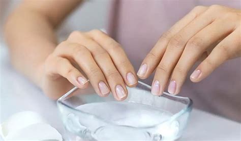 Our Guide To Removing Acrylic Nails At Home During Lockdown