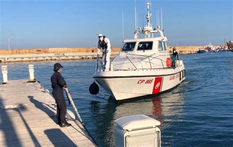 Genova Cade Dalla Barca E Annega Nelle Acque Della Marina Di Sestri