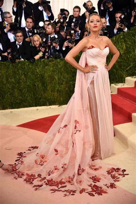 Blake Lively En La Met Gala Sus Mejores Looks Cada Año Vogue