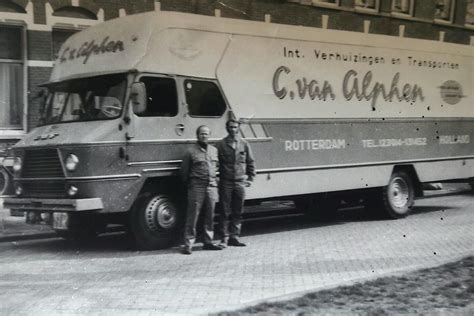 Pin van Bert Ooms op Tapissières Verhuiswagens Oude trucks