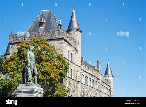 Statue Of Lieven Bauwens And Geeraard De Duivelsteen 13th Century