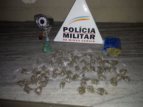 Pm Apreende Maconha E Crack Escondidos No Quintal De Casa Em Vi Osa