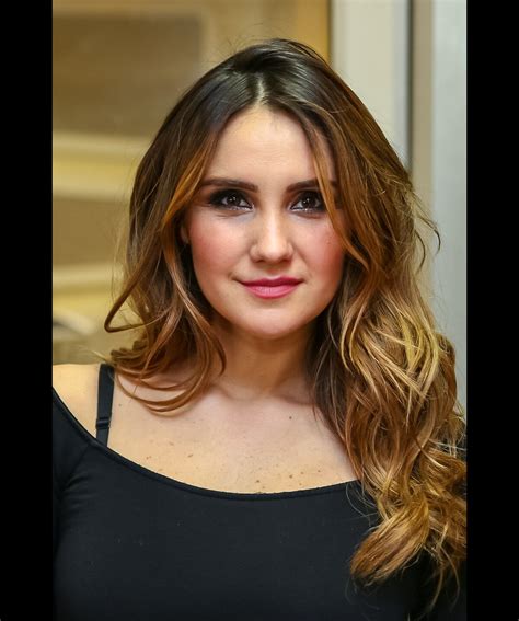 Foto Dulce María lembrou beijo gay na série mexicana Mulheres Assassinas Muito difícil