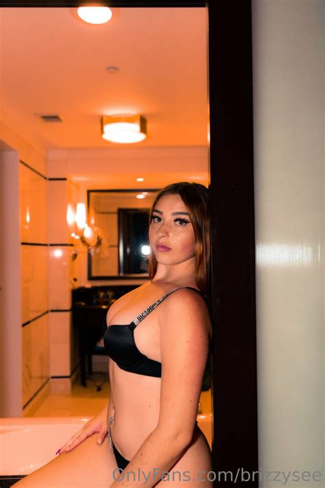 Onlyfans Brizzy Pickle Bridget Sea Brizzysee Nude Leaked Photo