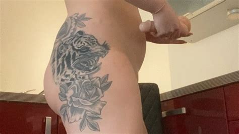 Colando Meu Dildo Na Porta Do Arm Rio Da Cozinha E Fodendo O Ellielouise Clips Sale