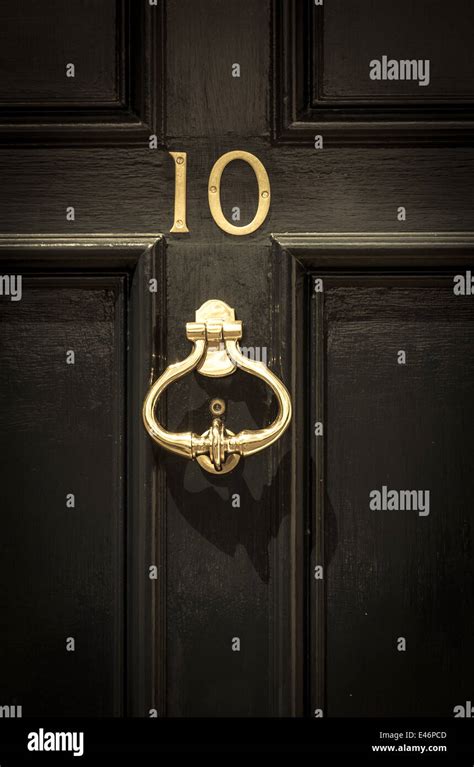 Downing street door knocker hi-res stock photography and images - Alamy