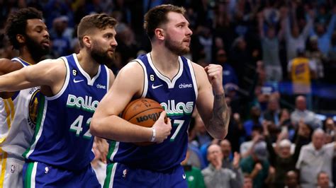 Luka Doncic S Latest 40 Point Triple Double Leads Mavs Past Warriors Abc7 San Francisco