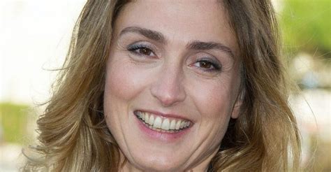 “il Fallait Oser” Julie Gayet Sest Coupée Les Cheveux Et Dévoile Une