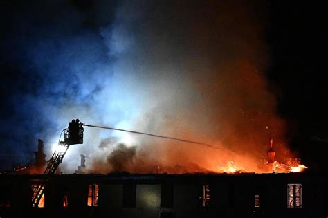 Genova Incendio In Un Palazzo Di 7 Piani In Via Piacenza Almeno 96