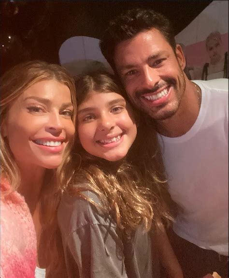 Grazi Massafera Sofia e Cauã Reymond Reprodução Instagram Registro