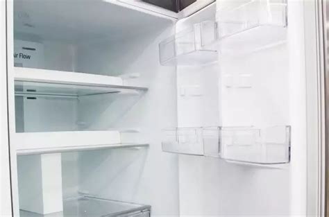 Как восстановить уплотнительную резинку на холодильнике, если она ...