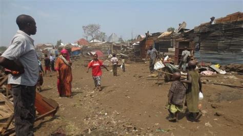 À la frontière avec le Rwanda des maisons détruites sur la zone neutre