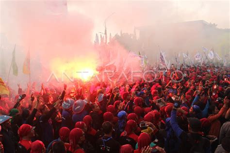 DEMO HARI BURUH SURABAYA | ANTARA Foto