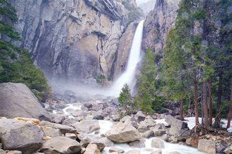 10 Easy Hikes in Yosemite for First-Timers - Scenic States