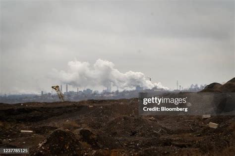 Azovstal Iron And Steel Works Photos and Premium High Res Pictures ...