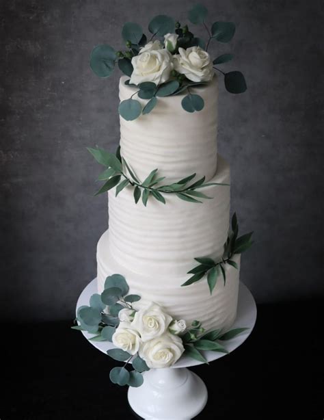 Three Tier Wedding Cakes Anesha S Art Of Cakes