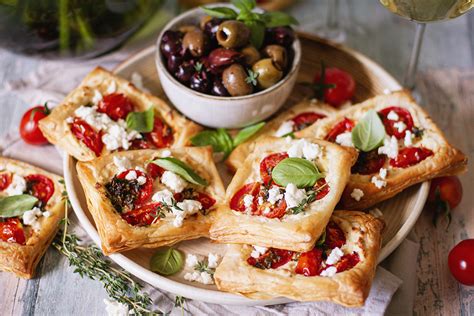 Tomaten Bl Tterteig H Ppchen Mit Veganem Feta Und Kr Utern Simply Vegan