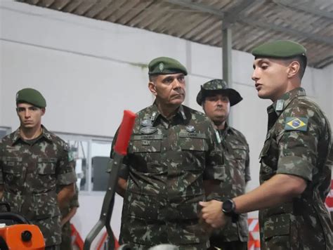 Batalh O De Engenharia De Combate Recebe Visita Do Comandante