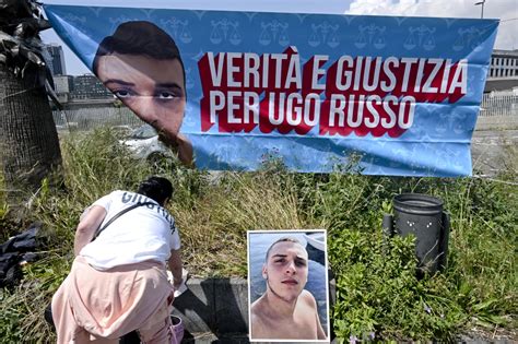 La Morte Di Ugo Russo Carabiniere A Giudizio A Napoli Per Omicidio