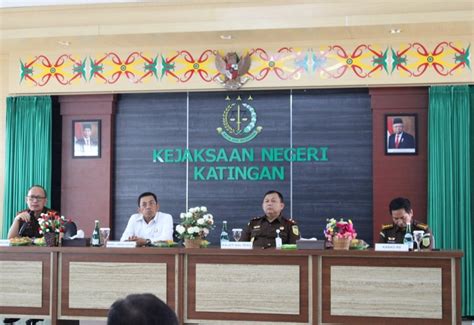 Berikan Spirit Dan Motivasi Kepada Pegawai Kajari Katingan Sambut