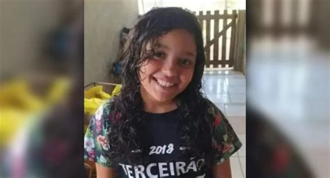 M E De Crian A Morta Em Sc Colocou Filha Para Dormir Ap S Socos E