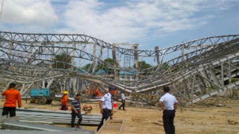 Foto Kronologi Robohnya Atap Hanggar Bandara Hasanuddin Makassar