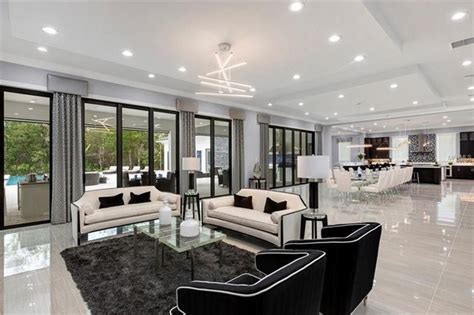 NFL Quarterback Robert Griffin III Selling His FL Mansion