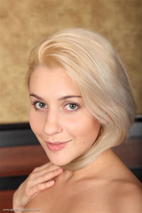 Naked Blonde Girl With A Perfect Pussy