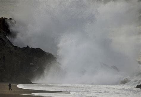 Ee Uu Levanta Su Alerta De Tsunami