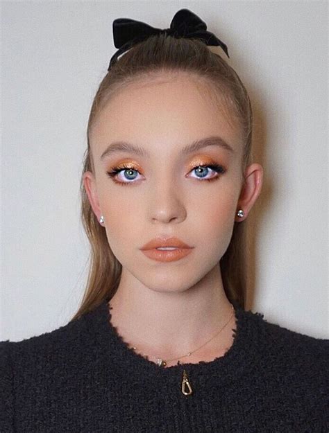 Euphoria Makeup Sydney Sweeney Cassie Howard Orange Eye Shadow