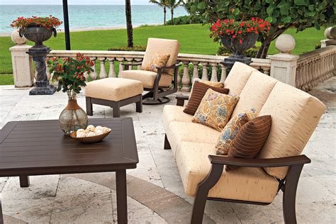 5 Tips To Arranging Your Patio Furniture Sunniland Patio Patio Furniture In Boca Raton