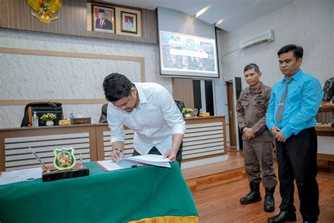 Galeri Foto Wali Kota Medan Bobby Nasution Bersama Tiga Perumahan