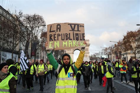 Il Quarto Sabato Dei Gilet Gialli A Parigi Il Post