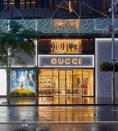 A Gucci Store With A Spectacular Marble Façade