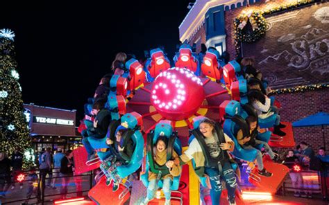 Winterfest At The Island In Pigeon Forge New Tree And Fountain Show