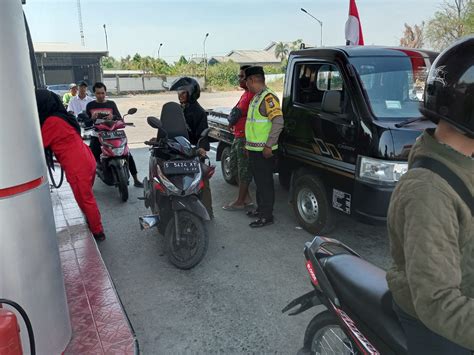 Bripka Supriyanto Patroli Ke Spbu Perak Serta Dialogis Dengan Karyawan