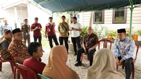 Pj Bupati Tangerang Datangi Rumah Duka Anggota KPPS Yang Meninggal Saat