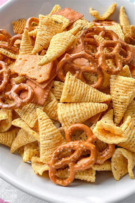 Snack Mix Recipes With Bugles / Caramel Chex Mix Julie S Eats Treats - Pierce Dichat1969